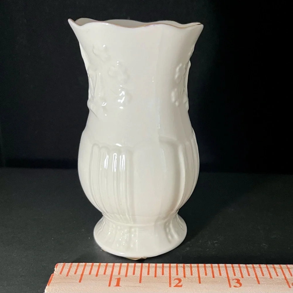 Vintage Belleek‎ Ireland Collectors Society Spill Vase NWT